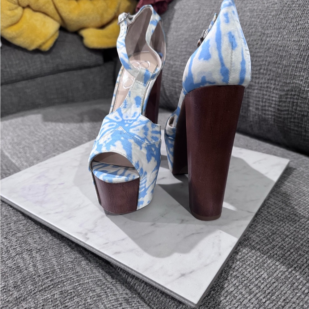 Jessica Simpson Blue and White Artistic Heels